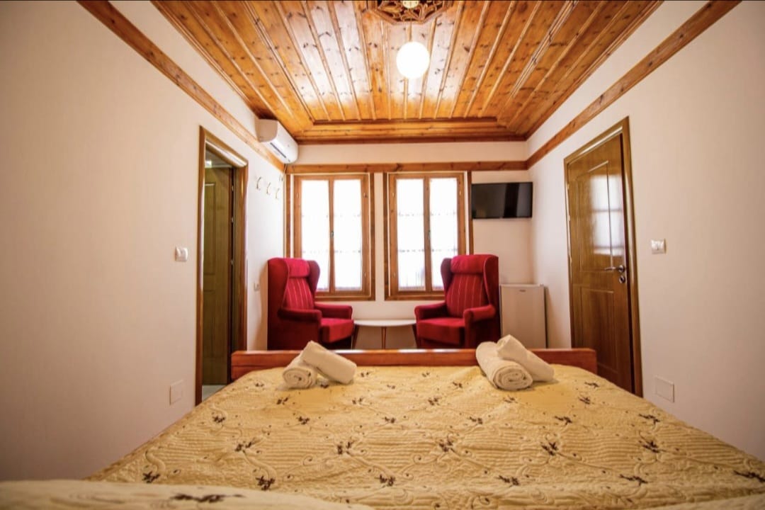 Suite with red armchairs by the window